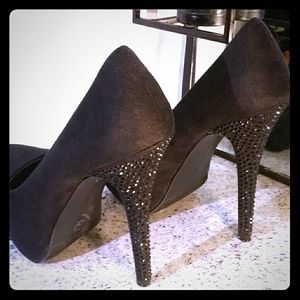 7M Material Girl Black Pumps